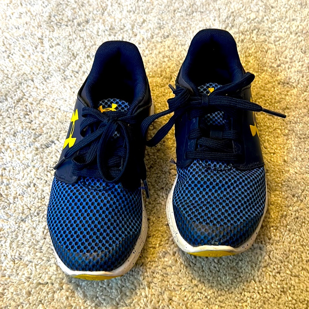Under Armour Boys Tennis Shoes size 13